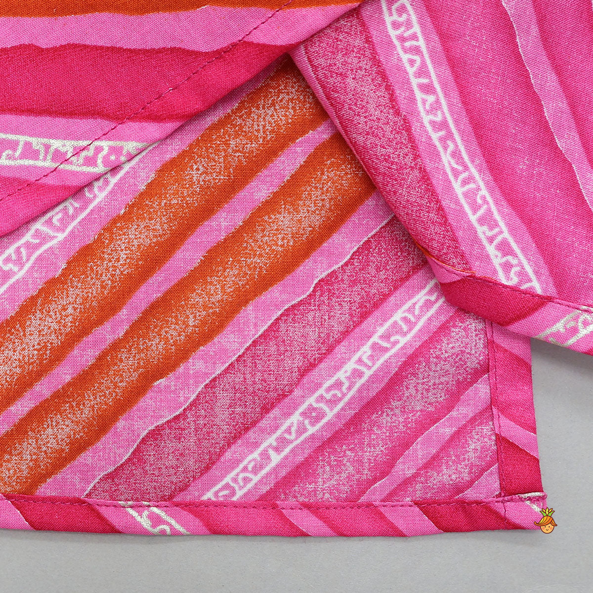 Faux Pocket Detail Leheriya Printed Kurta And Pyjama
