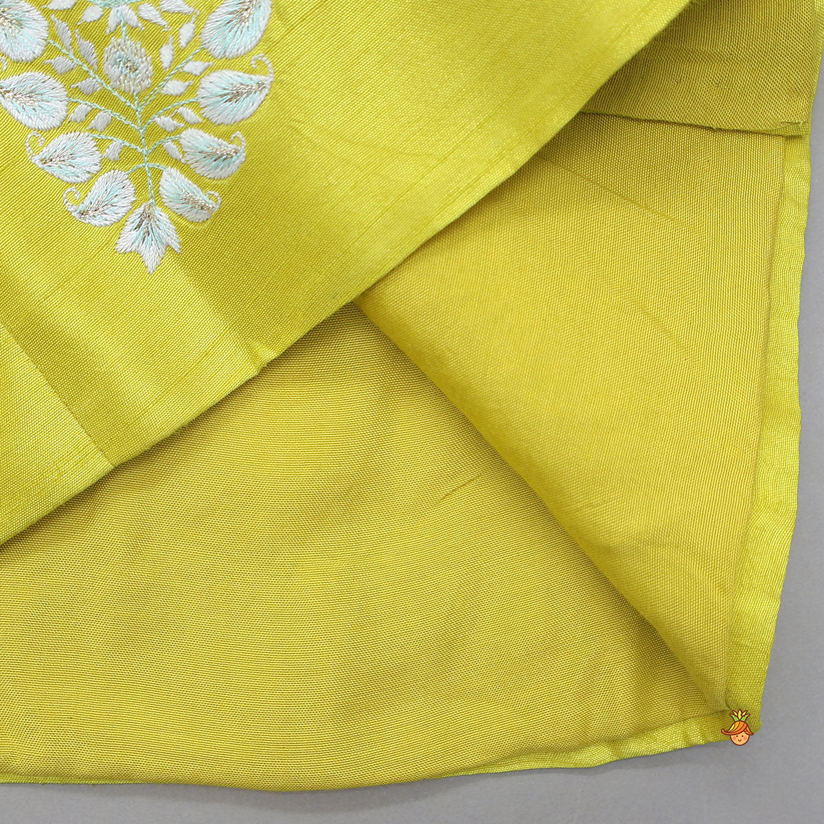 Ethnic Kurta With Embroidered Contrasting Jacket And Pyjama