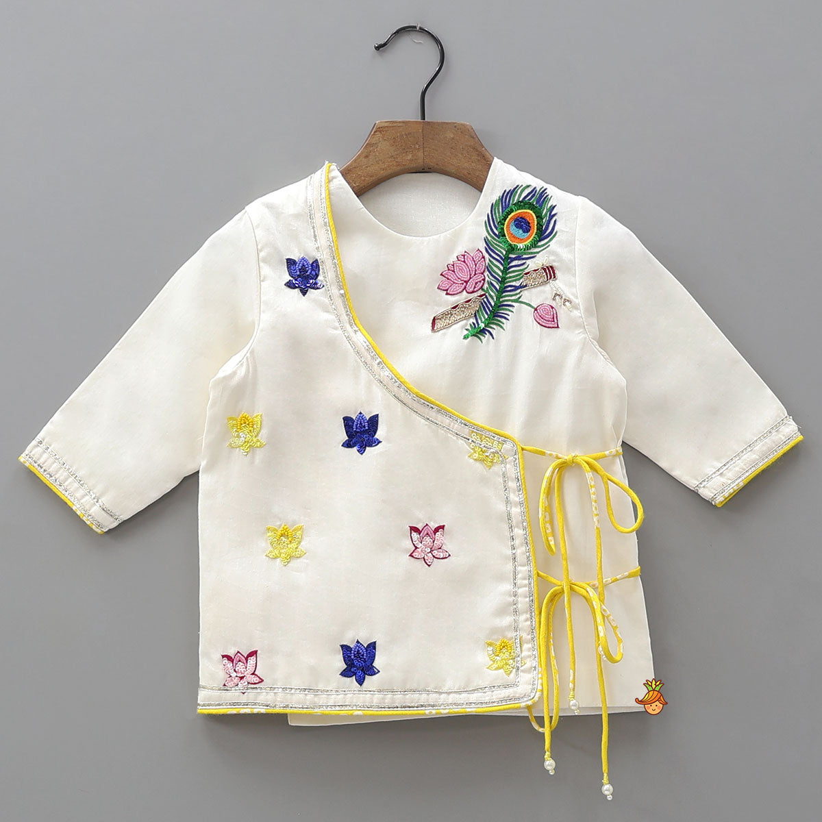 Mor Pankh Embroidered Kurta And Bandhani Printed Dhoti With Matching Mukut And Basuri