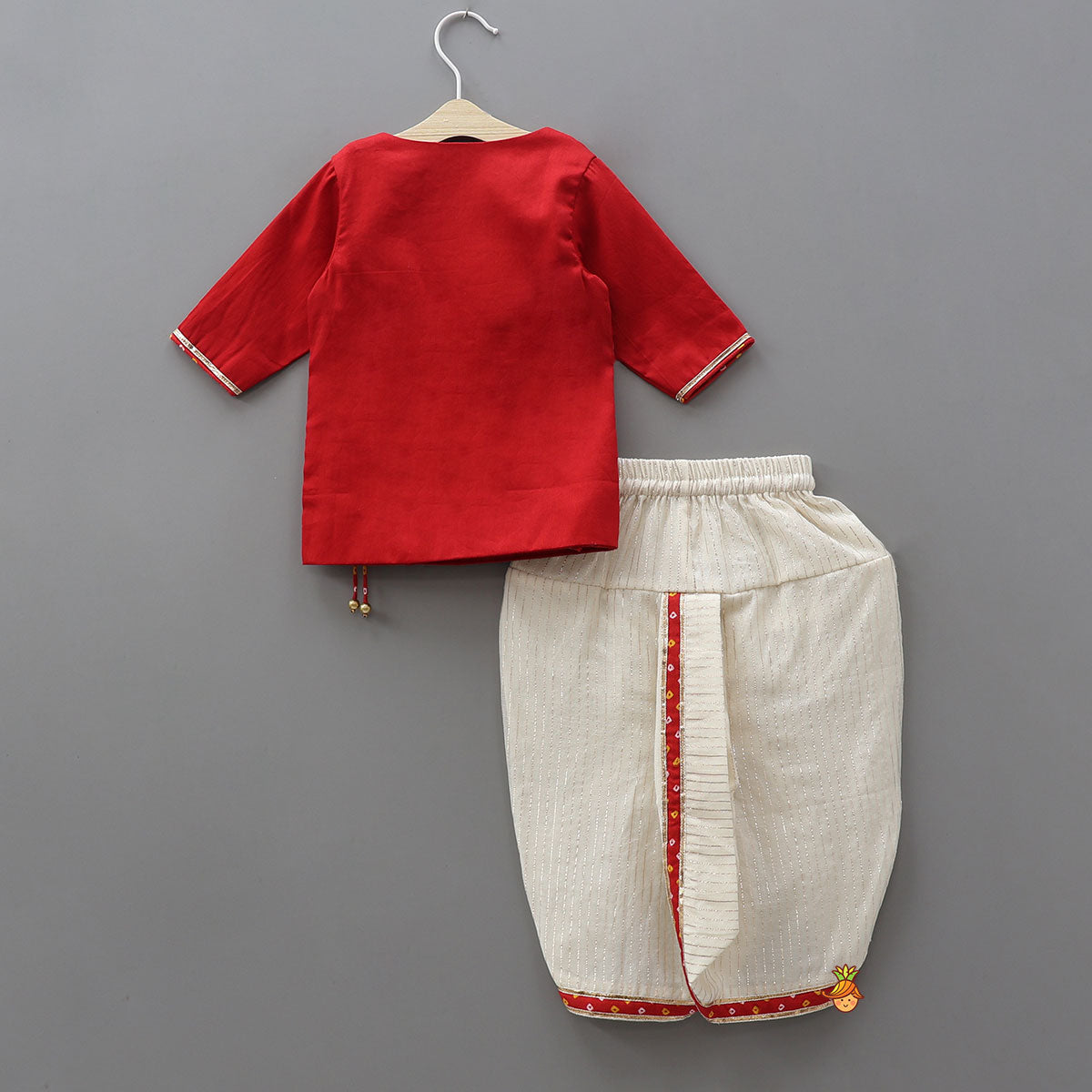 Krishna Motif Printed Kurta And Dhoti With Mukut And Basuri