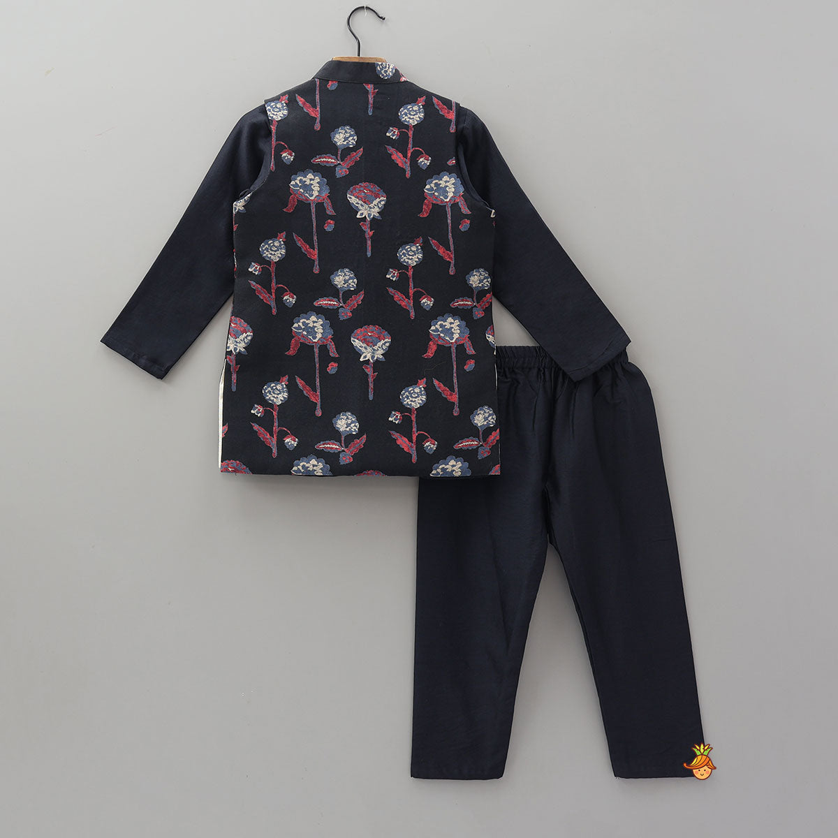 Ethnic Kurta With Thread Work Jacket And Pyjama