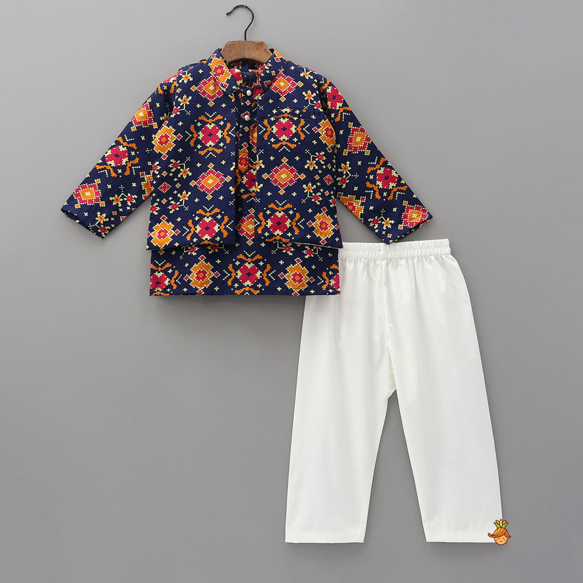 Geometric Printed Kurta With Open Jacket And Pyjama