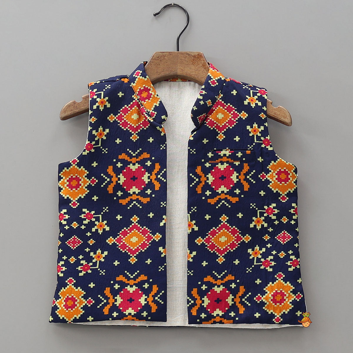 Geometric Printed Kurta With Open Jacket And Pyjama
