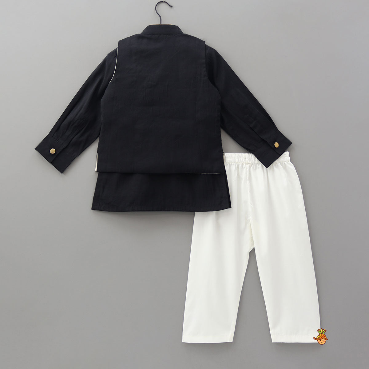 Kurta With Contrasting Pocket Square Jacket And Pyjama