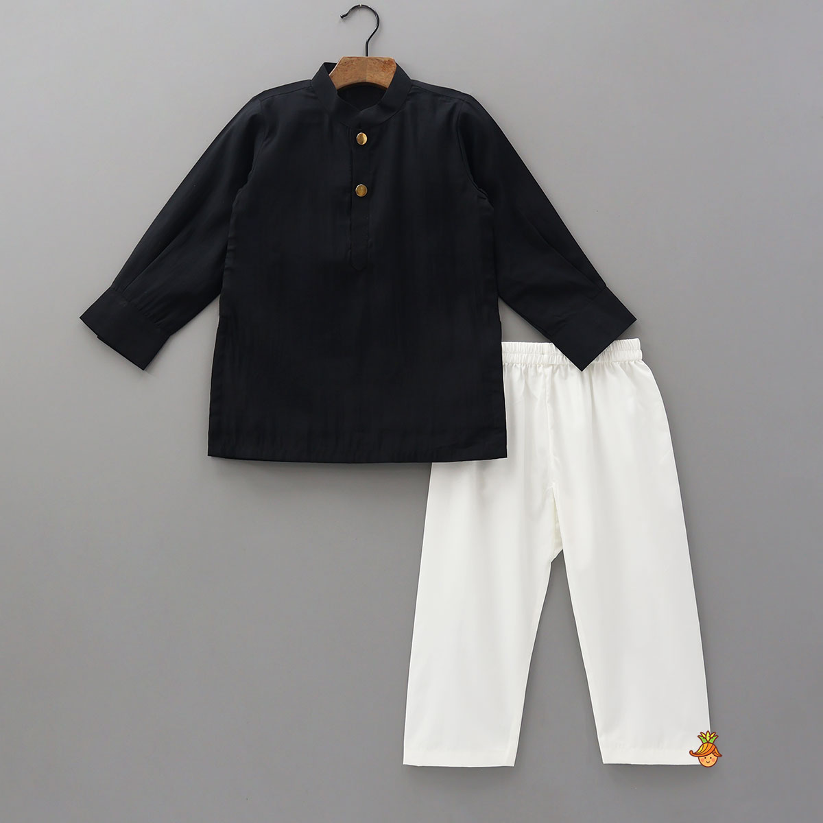 Kurta With Contrasting Pocket Square Jacket And Pyjama