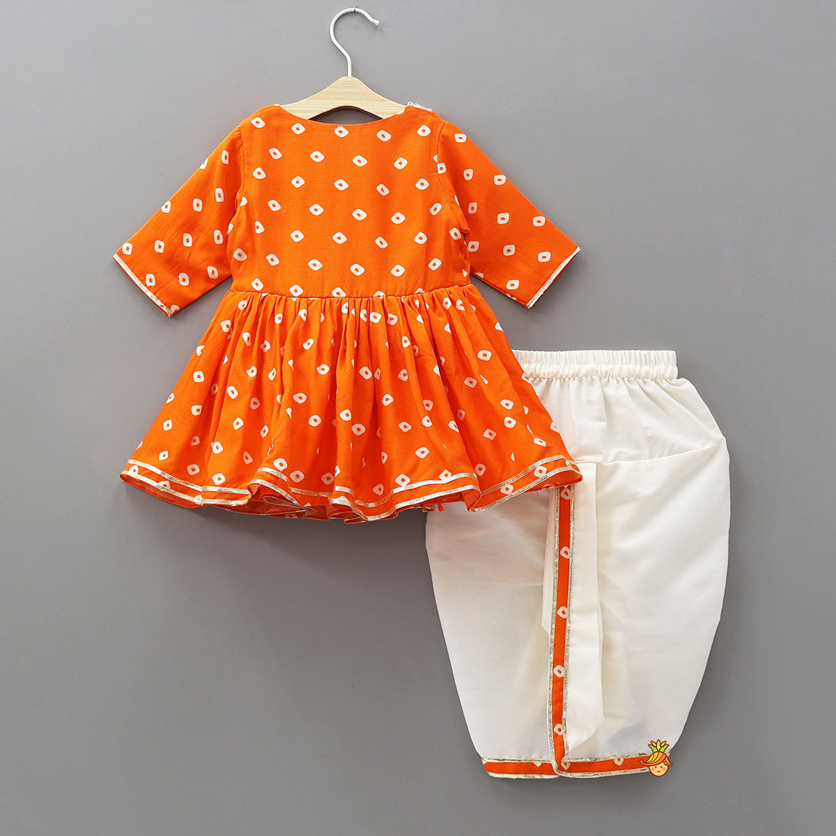 Bandhani Printed Angarkha And Dhoti With Mukut