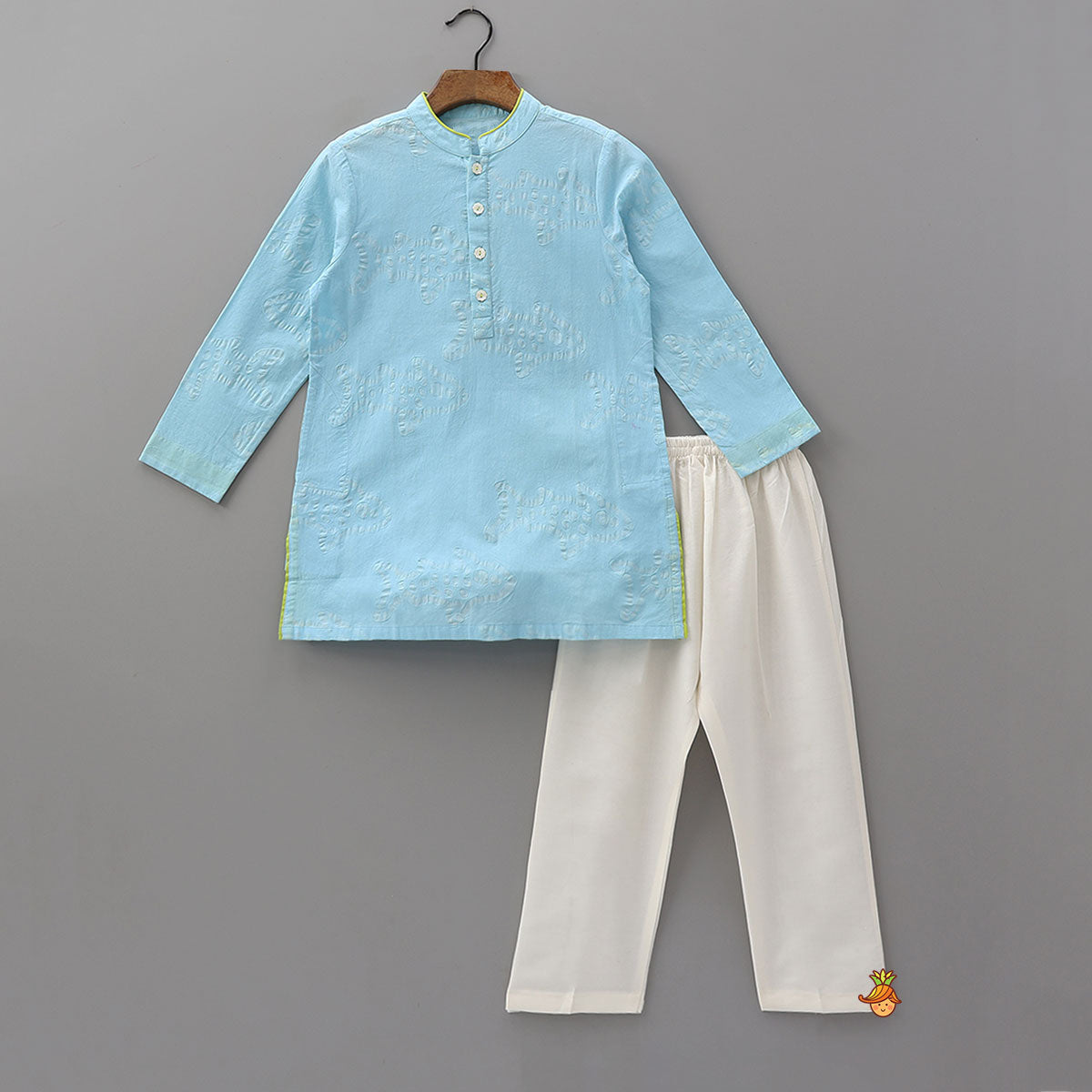 Embossed Pattern Kurta And Pyjama
