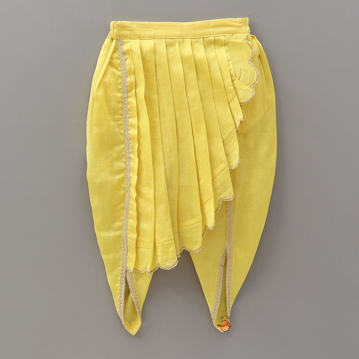 Scallop Designed Kurta And Pleated Dhoti With Mukut