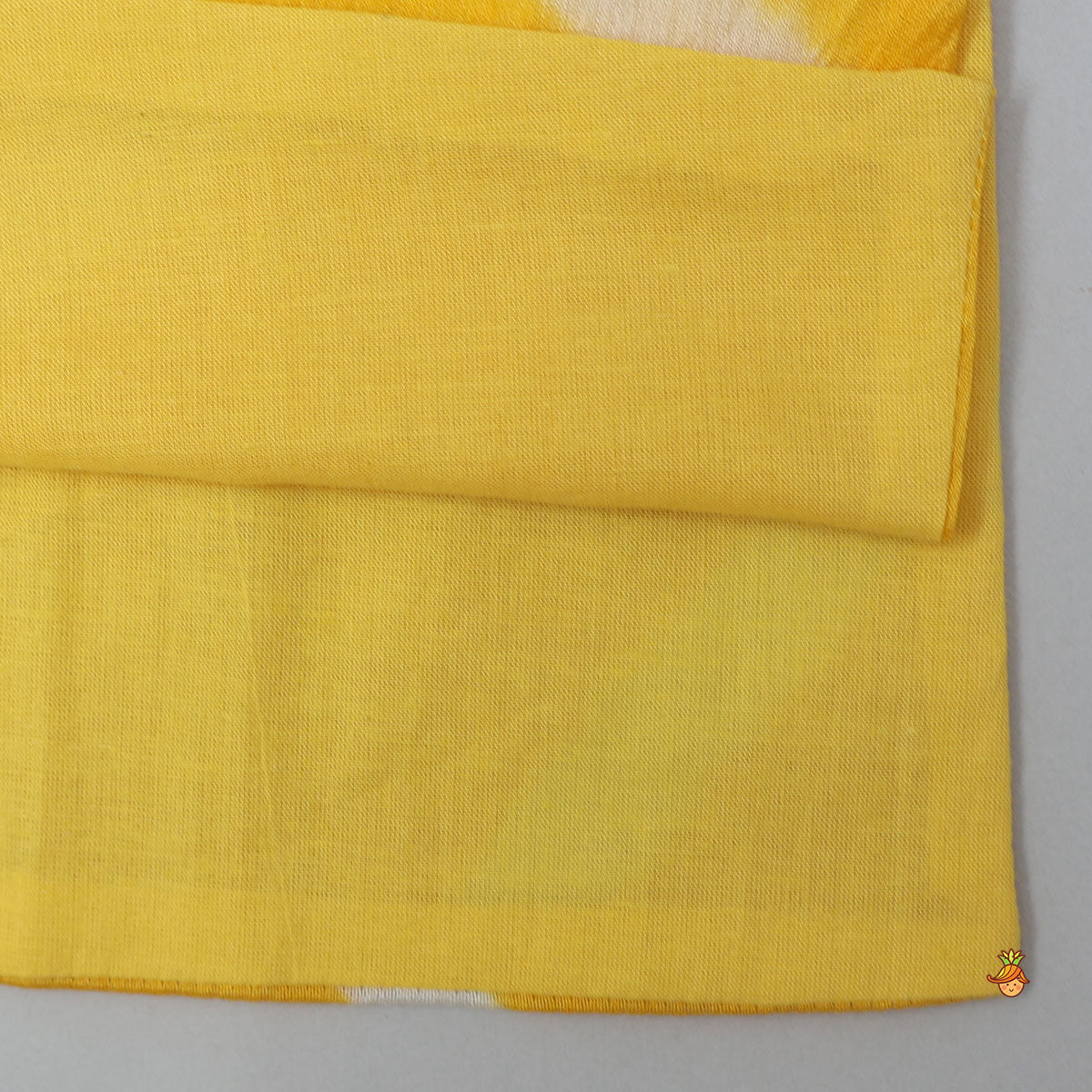 Scallop Designed Kurta And Pleated Dhoti With Mukut