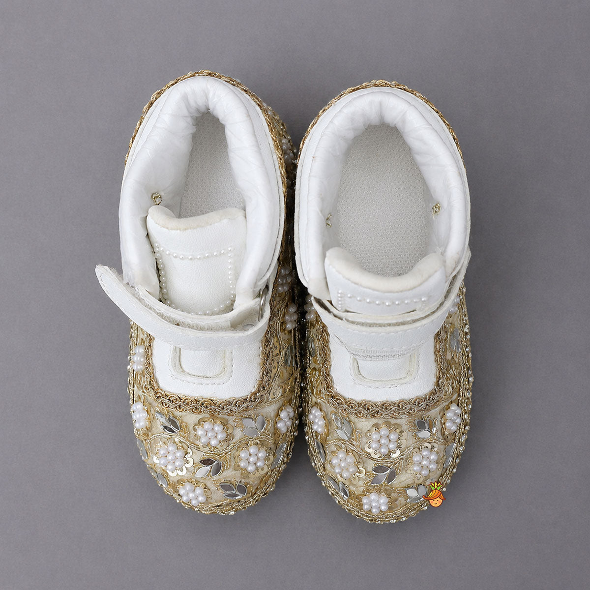Fashionable Hand Embroidered Lace Shoes