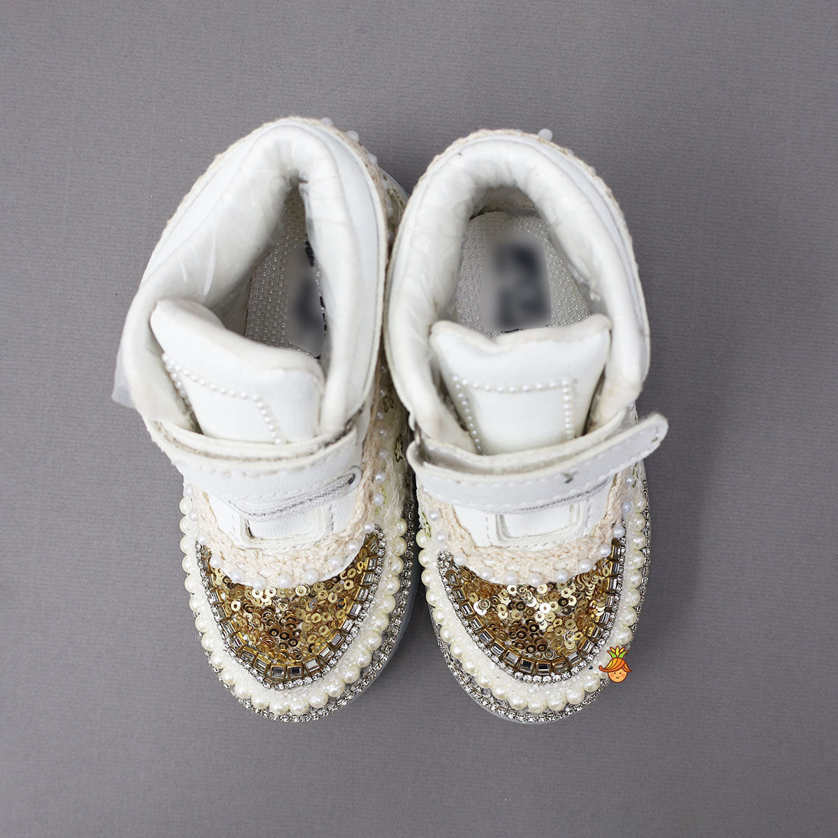 Fashionable Embroidered Lace Shoes