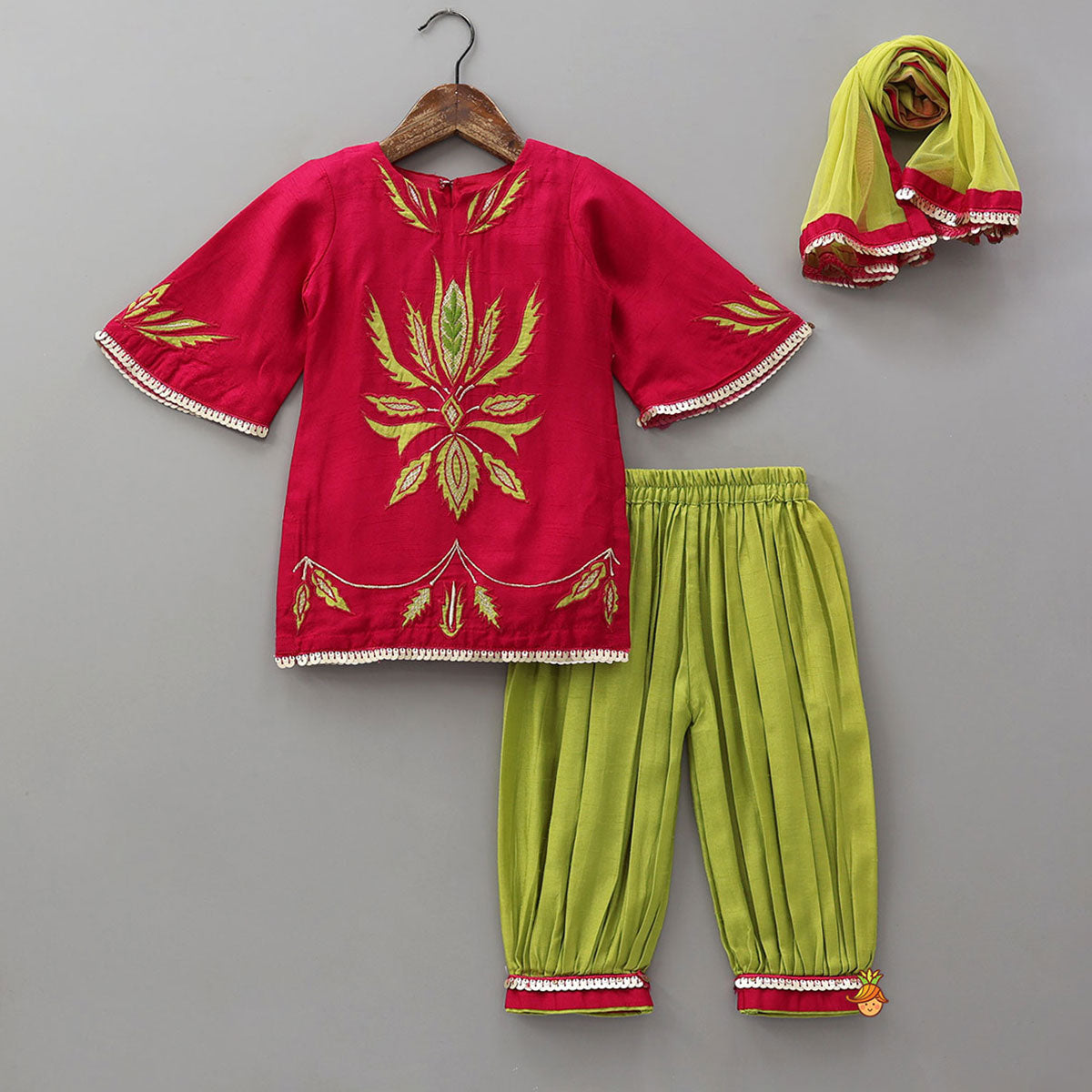 Floral Zari Detailed Kurti With Pleated Pants And Dupatta