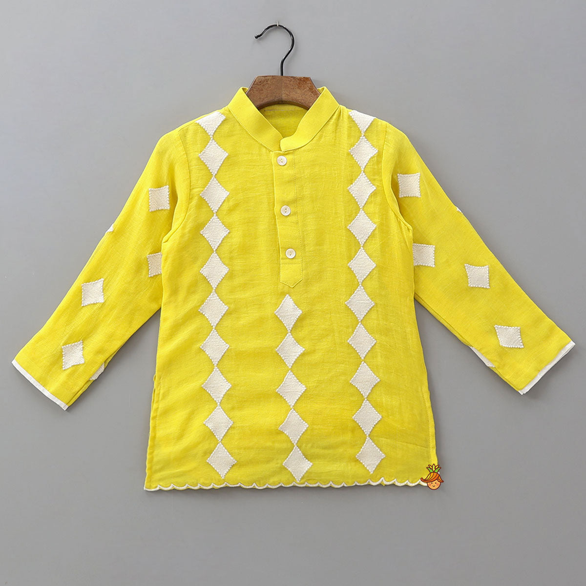 Thread Embroidered Ethnic Kurta And Pyjama