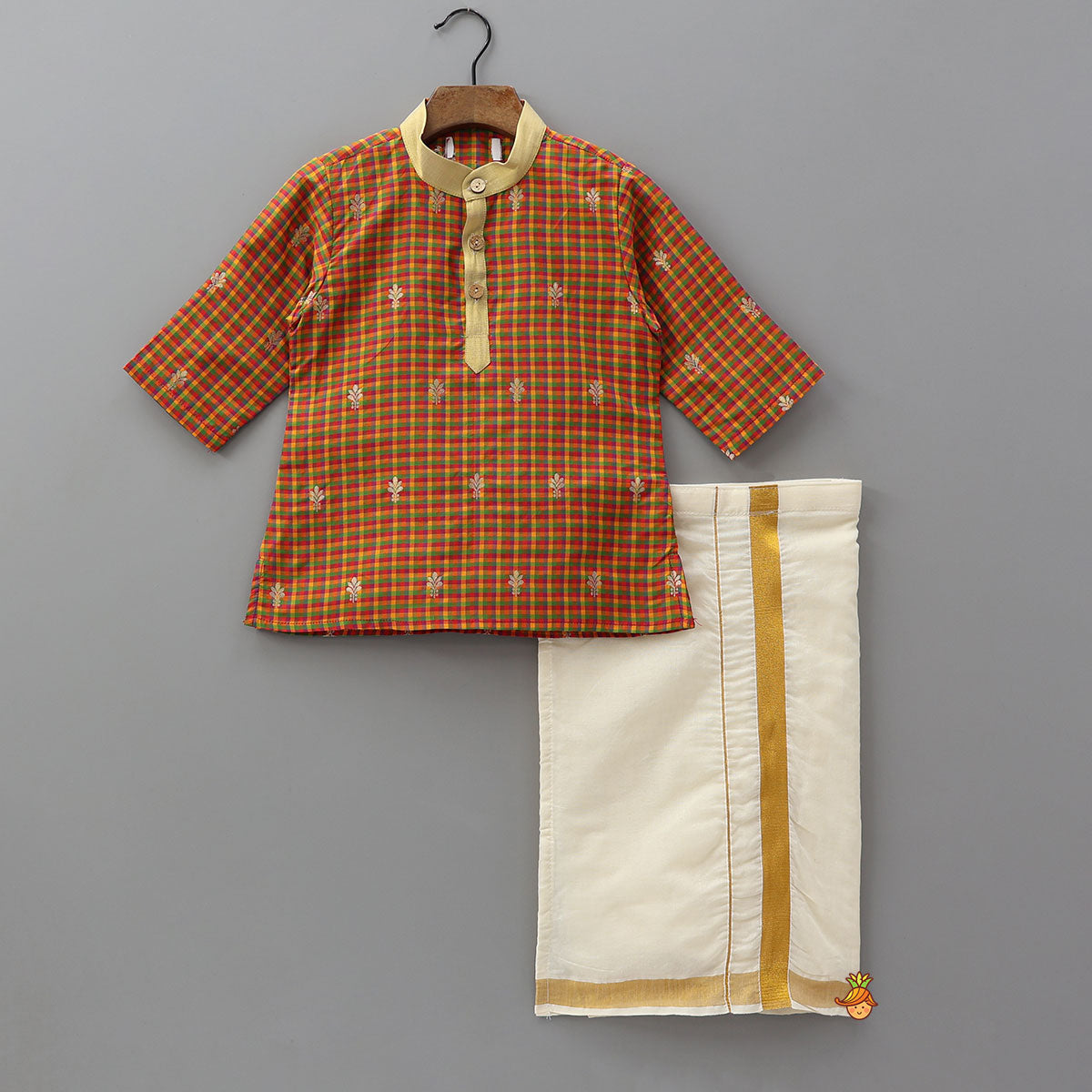 Traditional Checks Kurta And Lungi