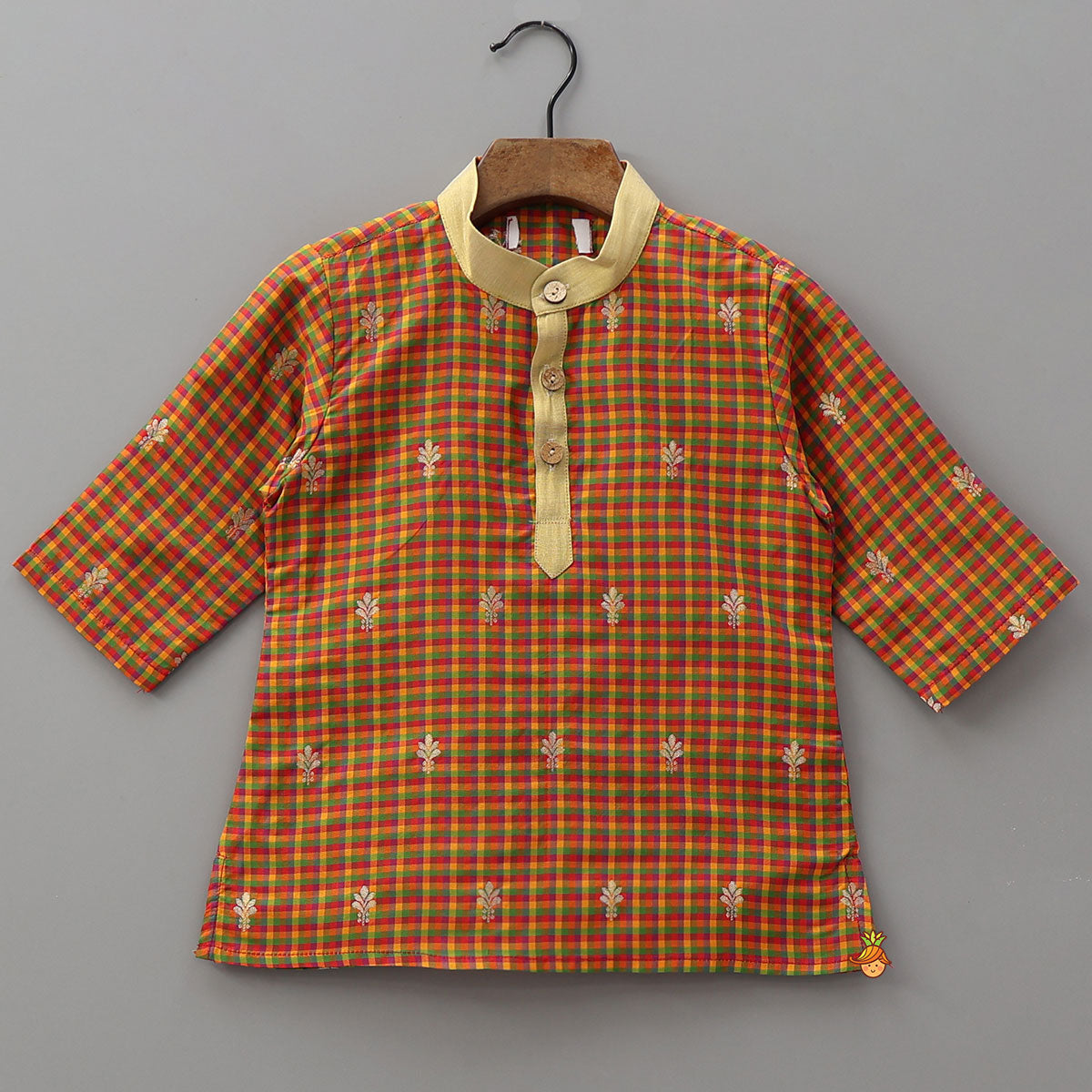 Traditional Checks Kurta And Lungi