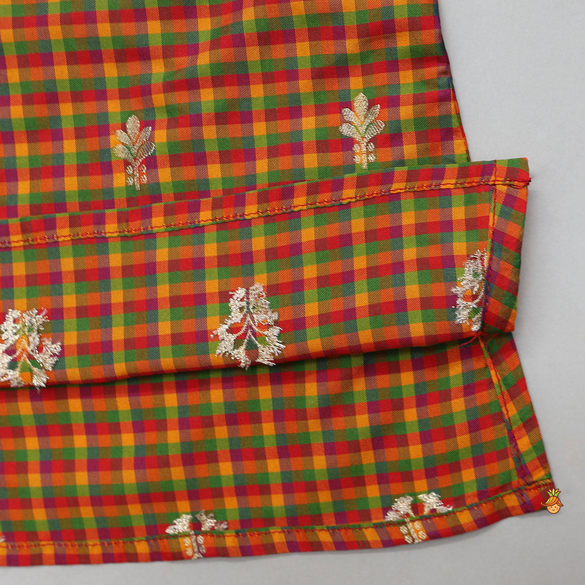 Traditional Checks Kurta And Lungi