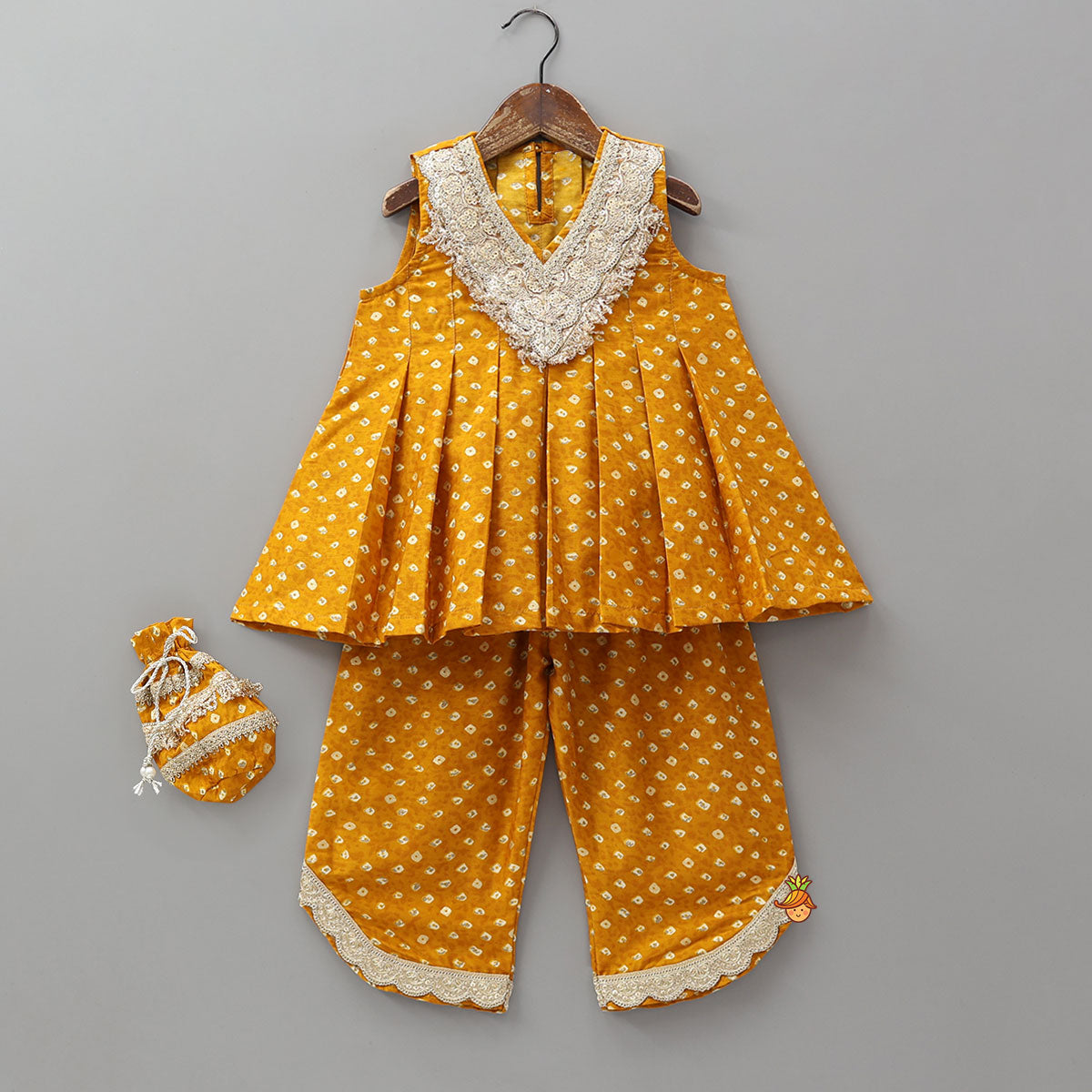 Box Pleated Bandhani Printed Ethnic Kurti And Stylish Pant With Potli Bag