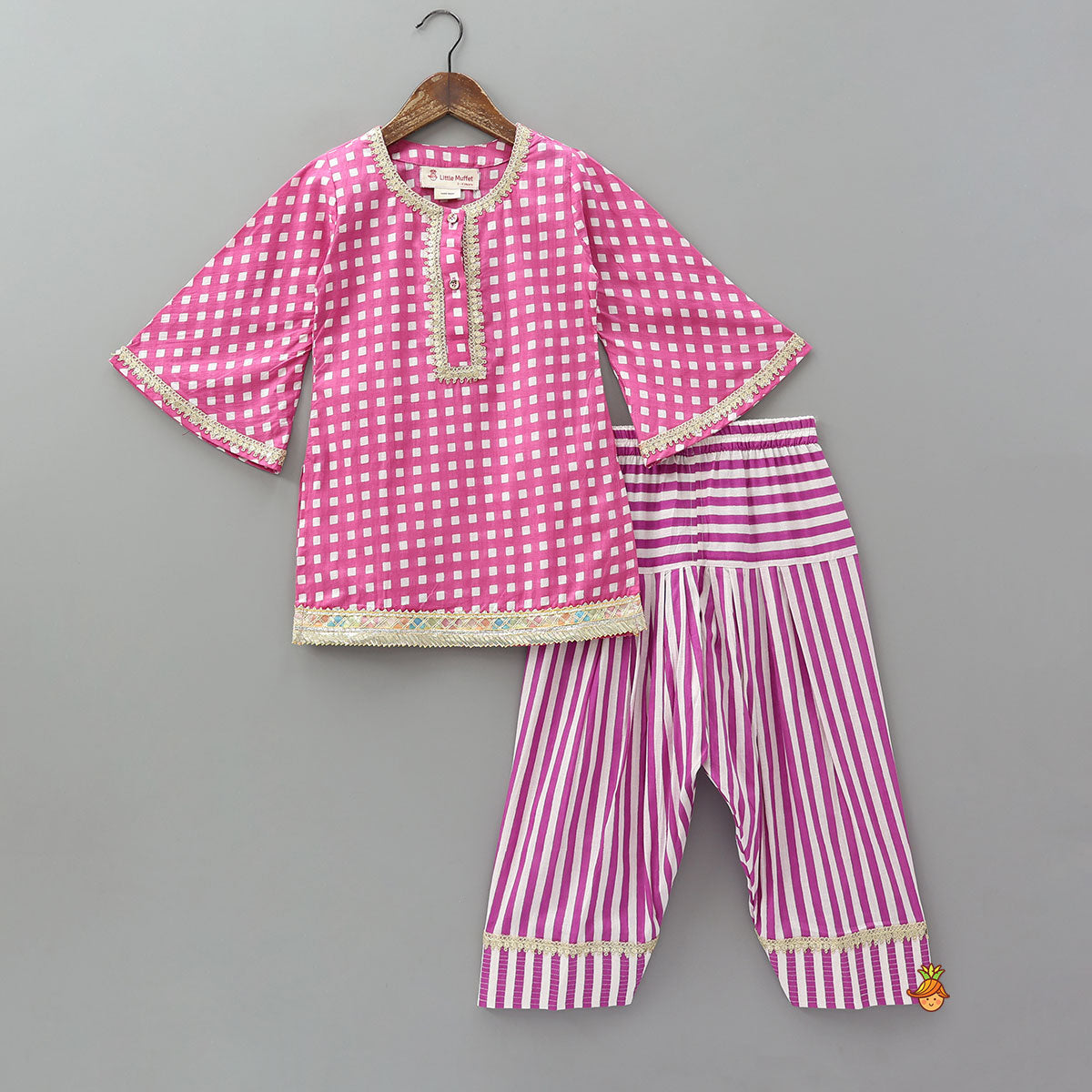 Checks Printed Bell Sleeve Kurti And Salwar With Dupatta
