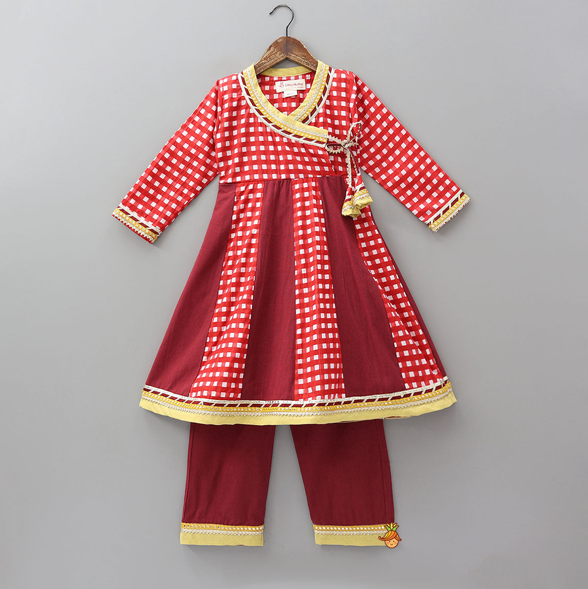 Checks Printed Kurti And Pant With Dupatta