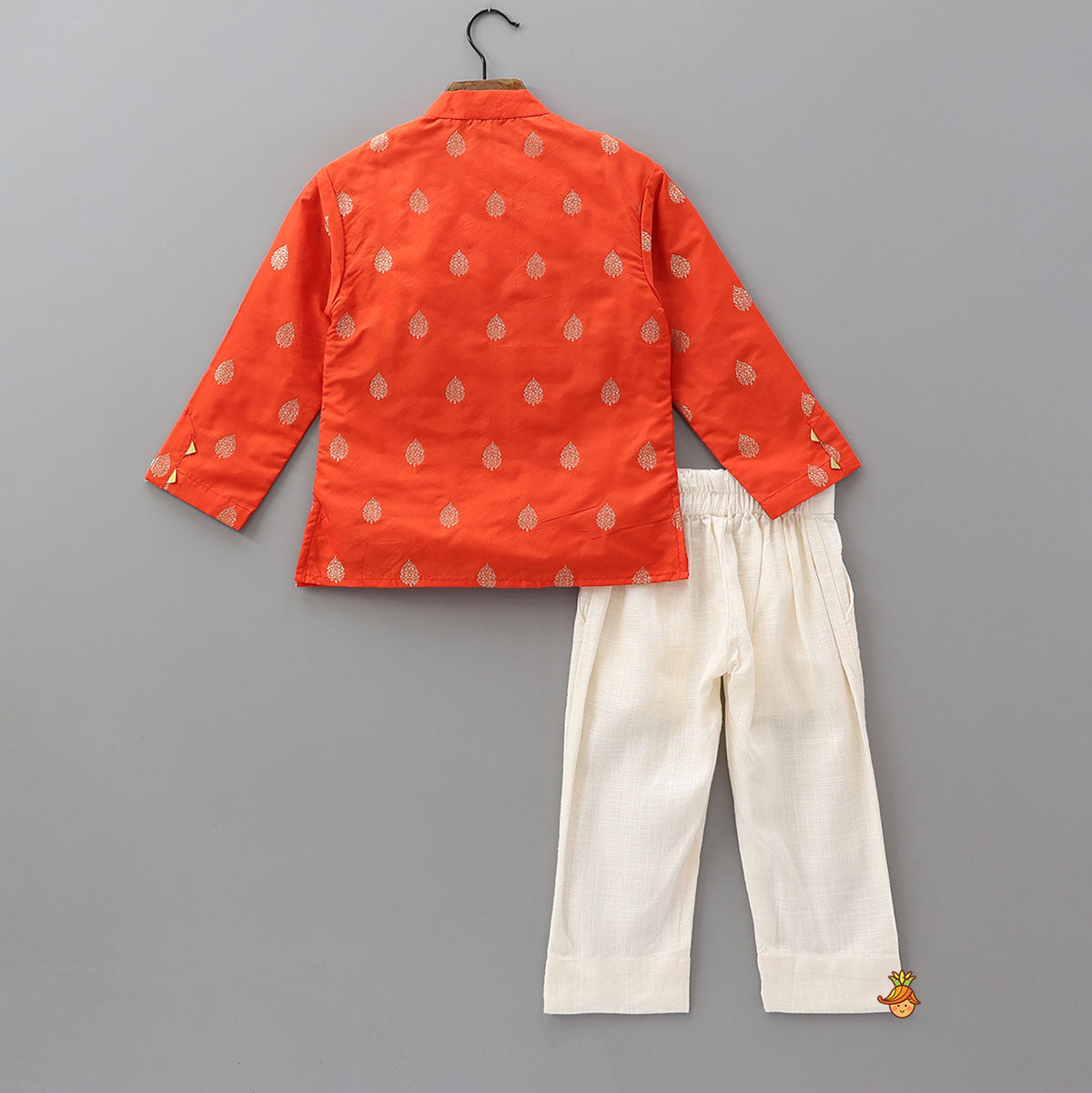 Motif Work Kurta And Pocket Detail Pyjama