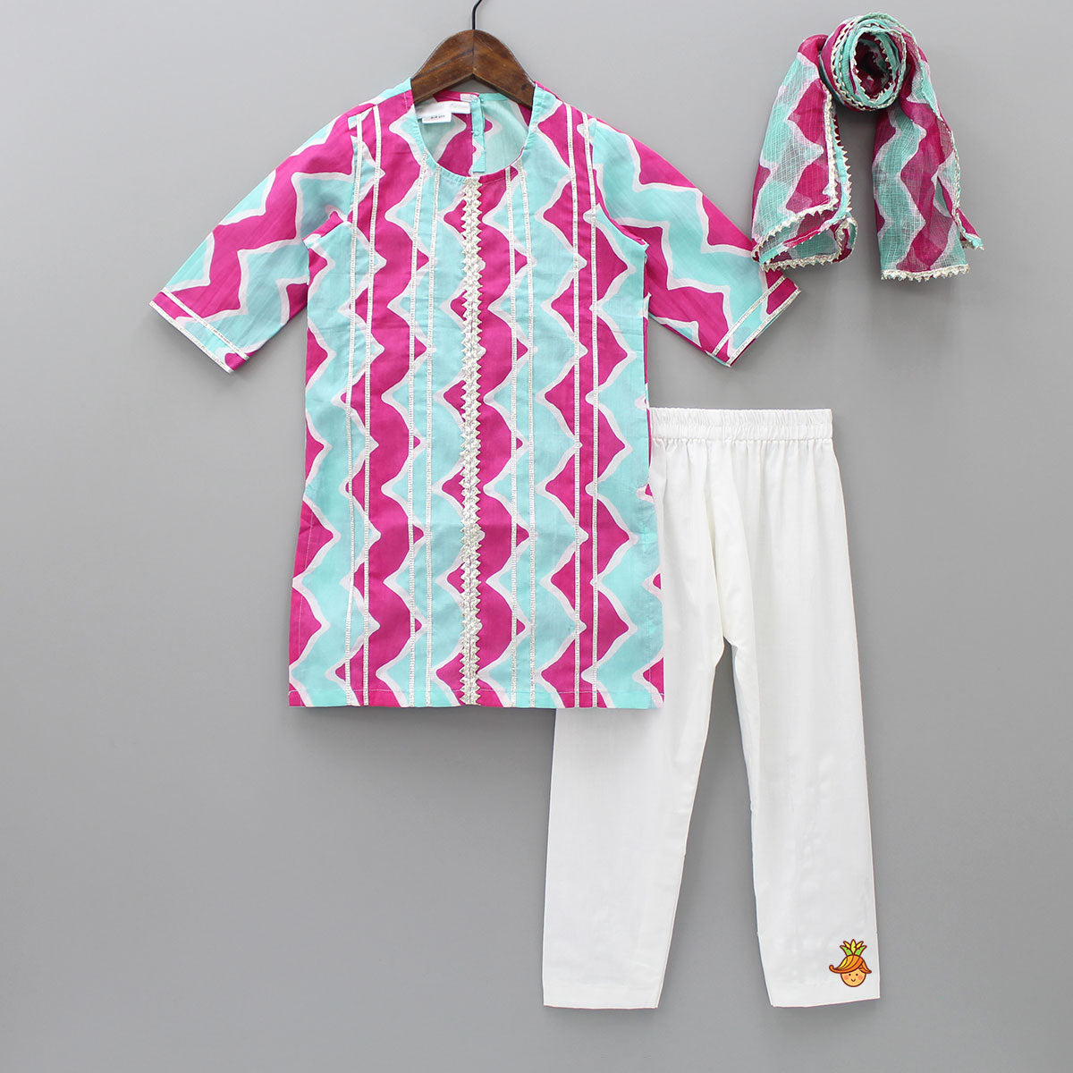 Pre Order: Dual Shade Zig Zag Printed Kurti And Pant With Dupatta