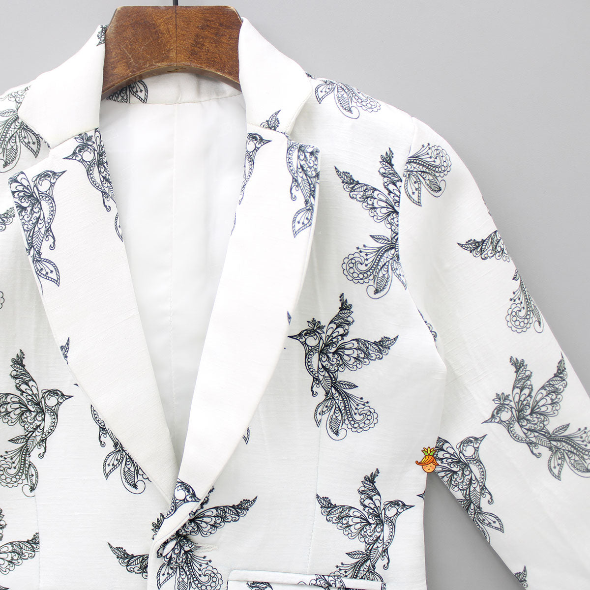 Dual Pocket Detail White And Black Bird Printed Blazer
