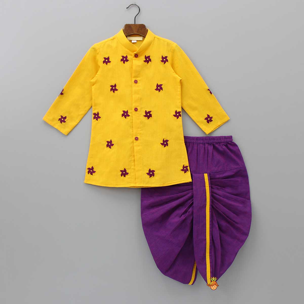 Pre Order: Floral Thread Embroidered Kurta With Dhoti