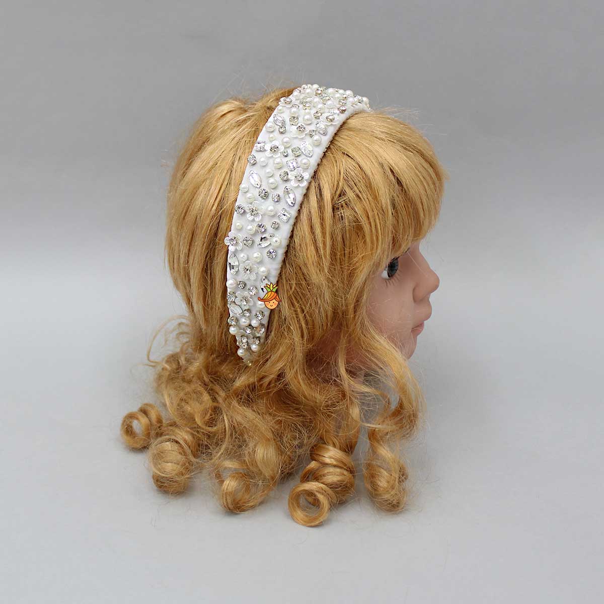 White Flowers And Pearls Embellished Fancy Hair Band