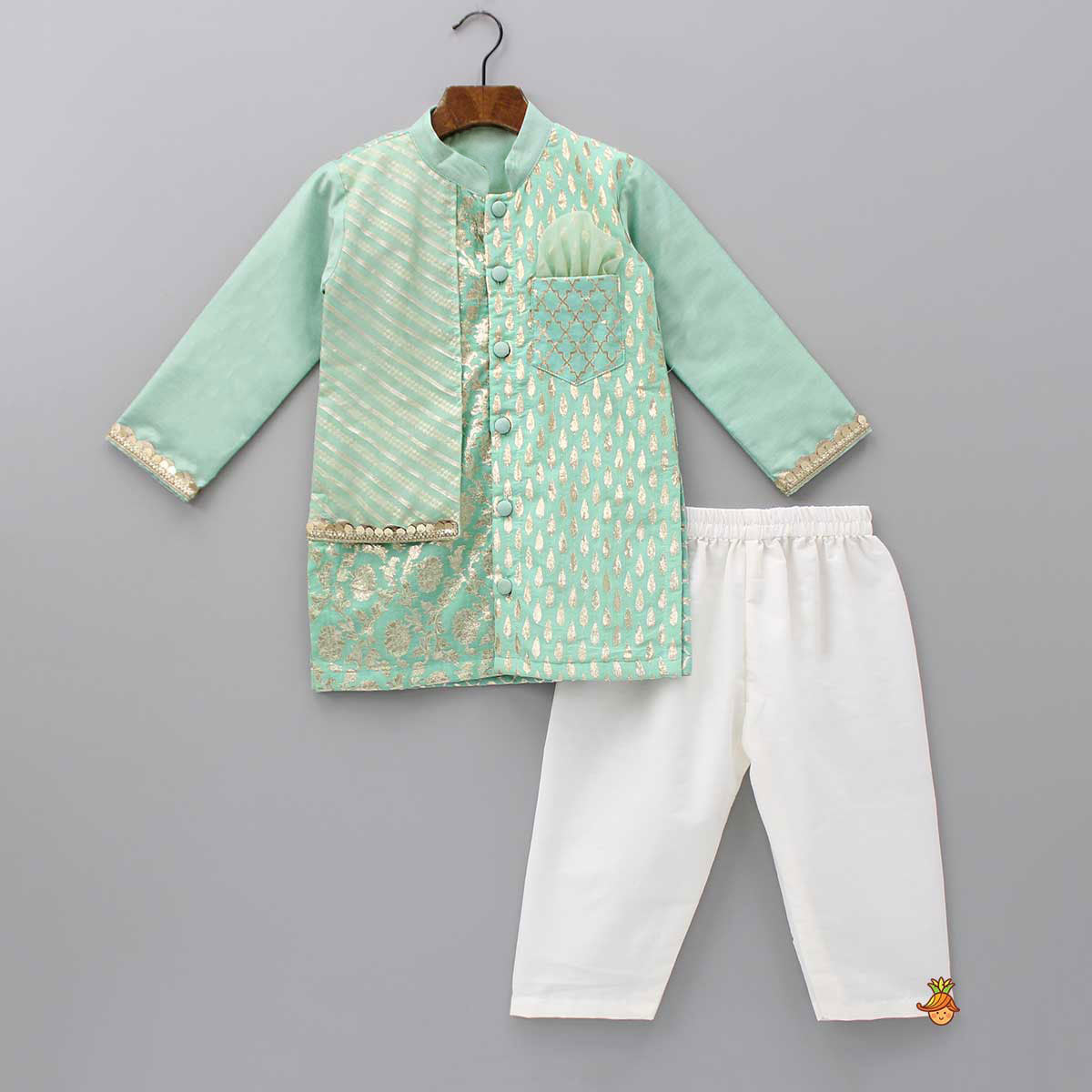 Attached Flap Patch Pocket Green Kurta And Off White Pyjama