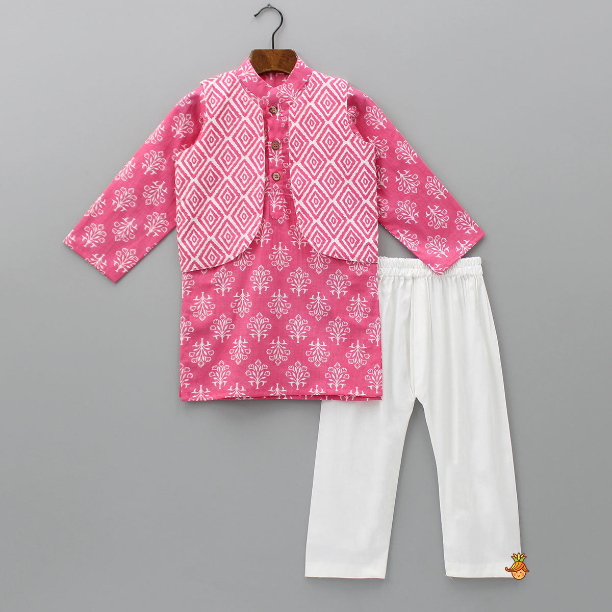 Dual Pockets Pink Kurta With Curved Hem Open Jacket And Pyjama