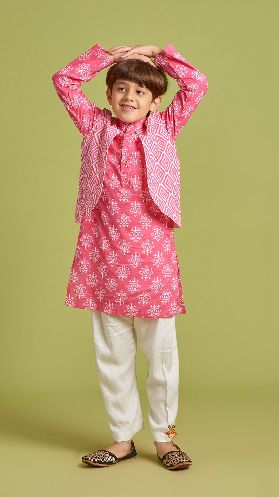 Pre Order: Dual Pockets Pink Kurta With Curved Hem Open Jacket And Pyjama