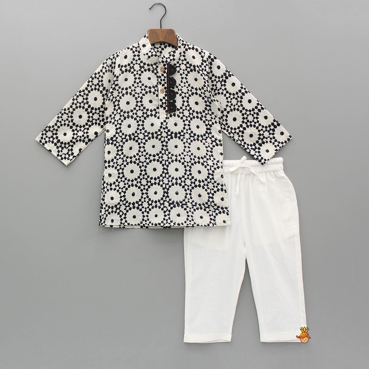 Printed Black And White Kurta With Pyjama