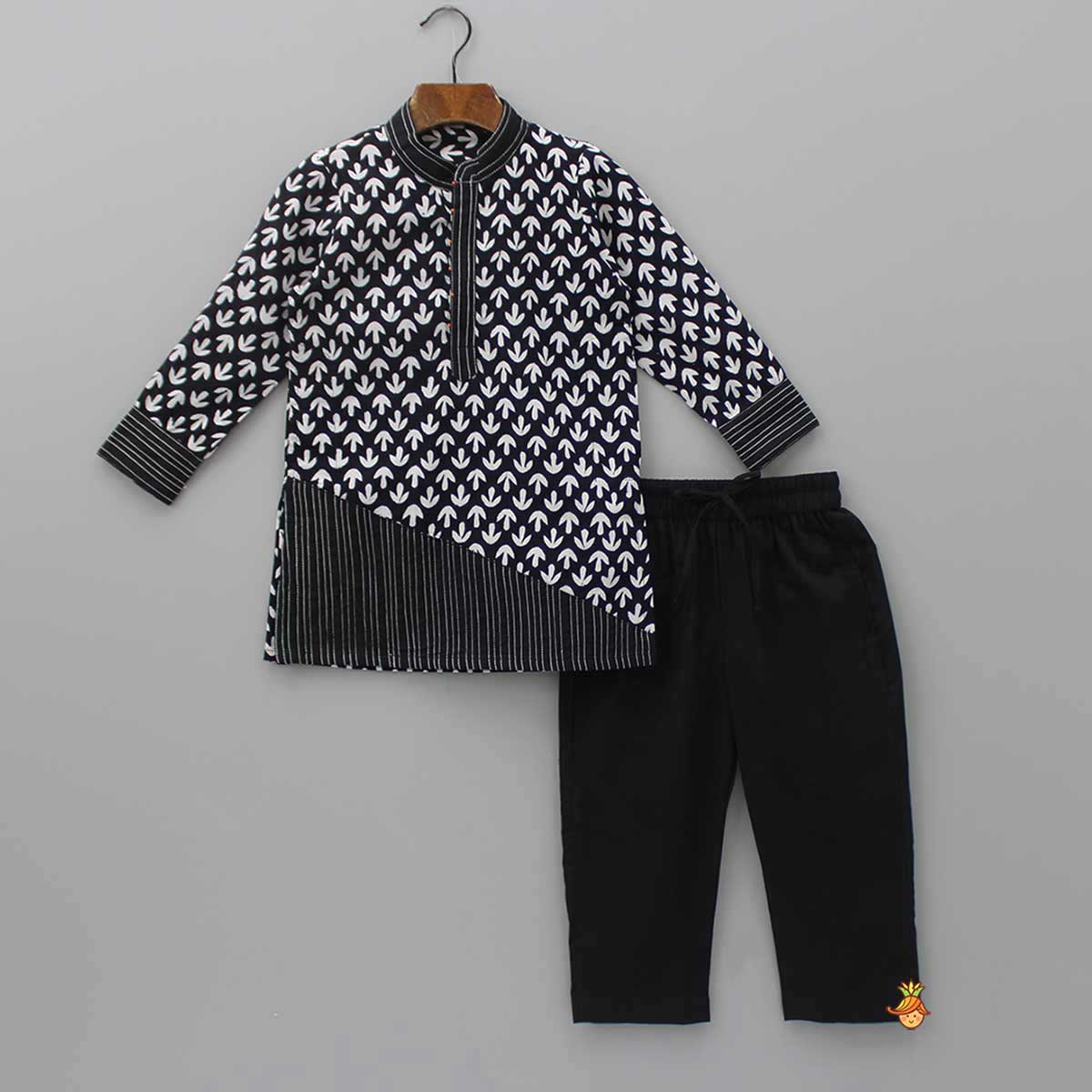 Black And White Thread Detailed Kurta With Pyjama