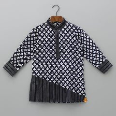 Pre Order: Black And White Thread Detailed Kurta With Pyjama