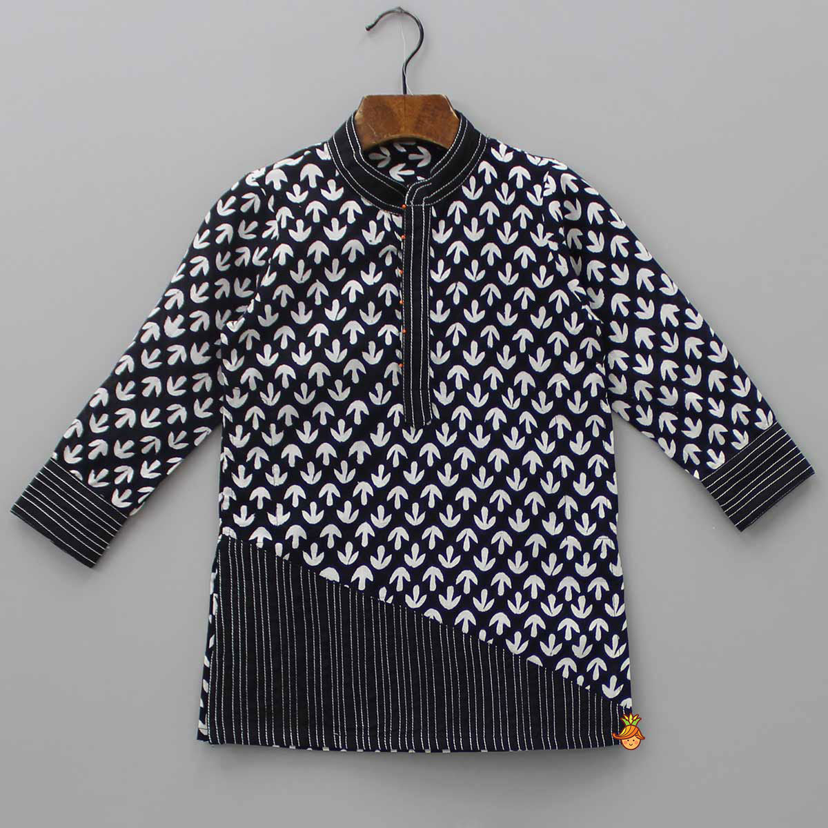 Black And White Thread Detailed Kurta With Pyjama