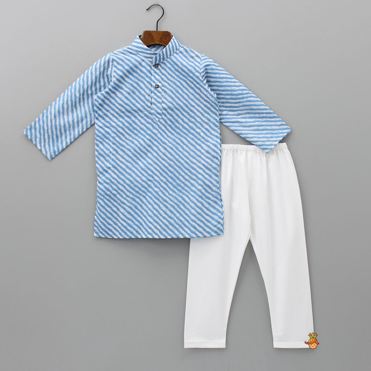 Leheriya Printed Mandarin Collar Kurta With White Pyjama