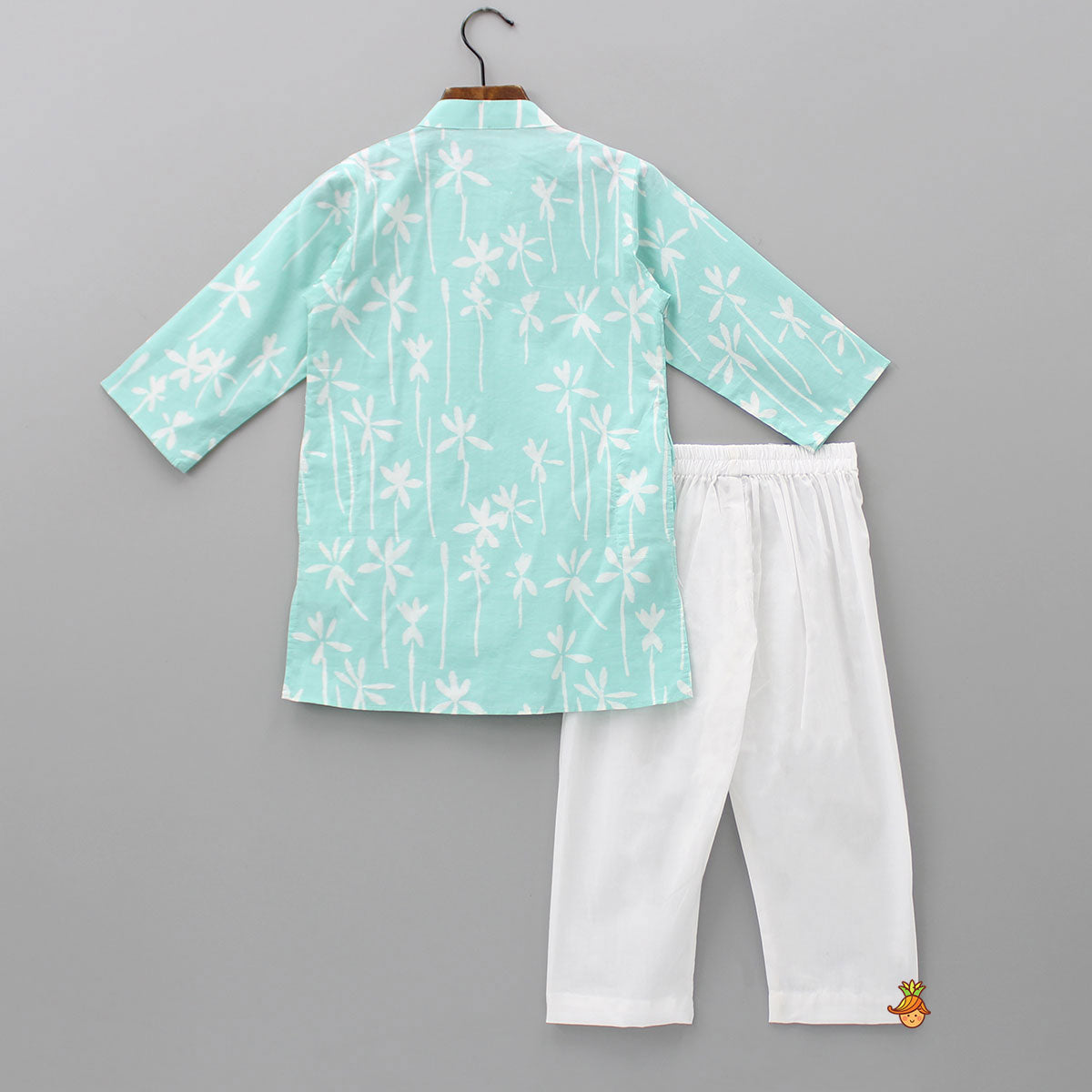 Pockets Detailed Printed Kurta With Off White Pyjama