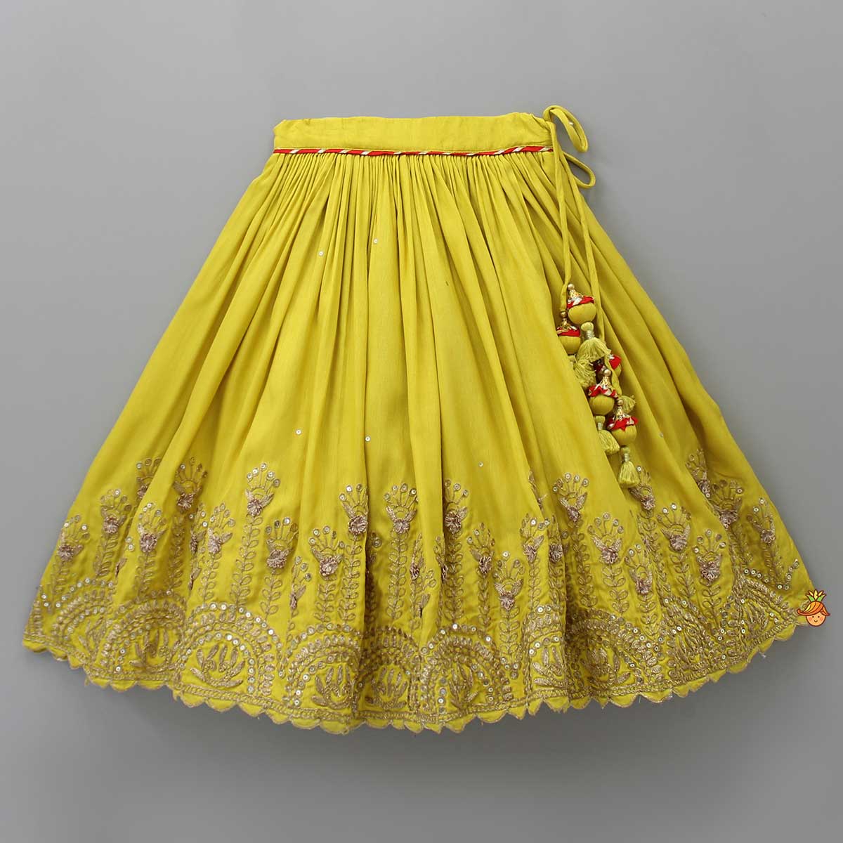 Pleated Armhole Buttons Back Top And Lehenga With Net Dupatta