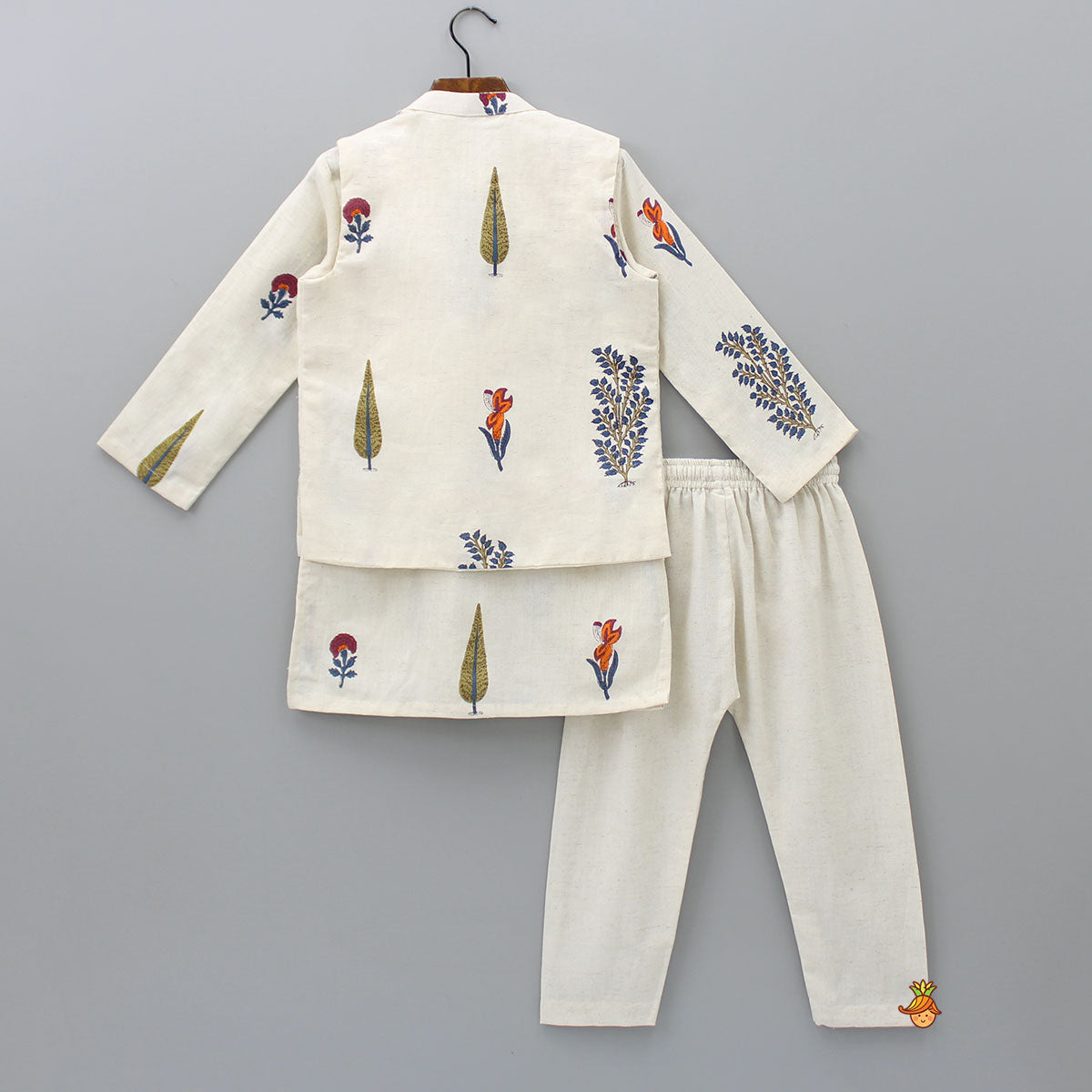 Mandarin Collar Kurta With Pocket Detail Jacket And Pyjama