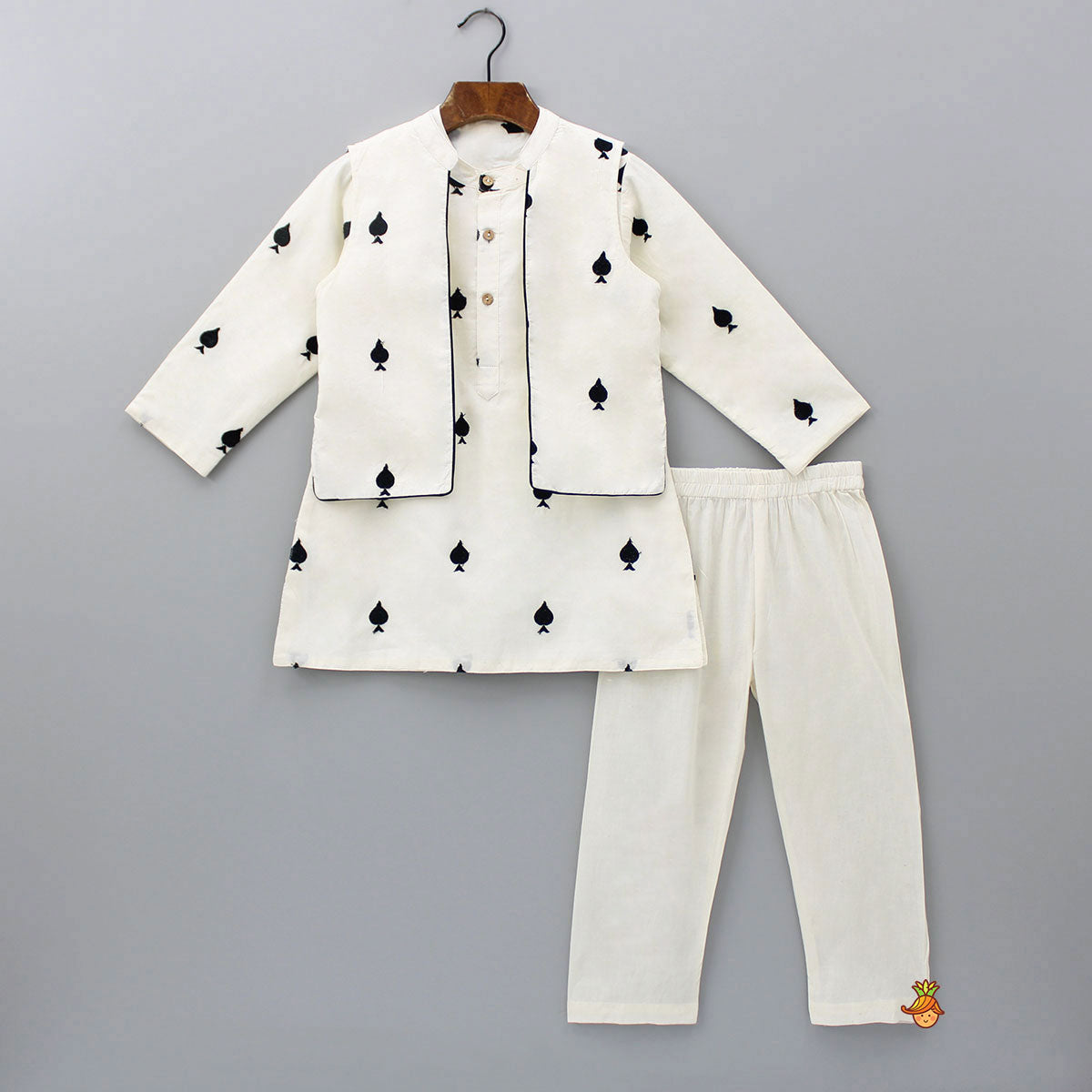 Thread Detailed Off White Kurta With Open Jacket And Pyjama