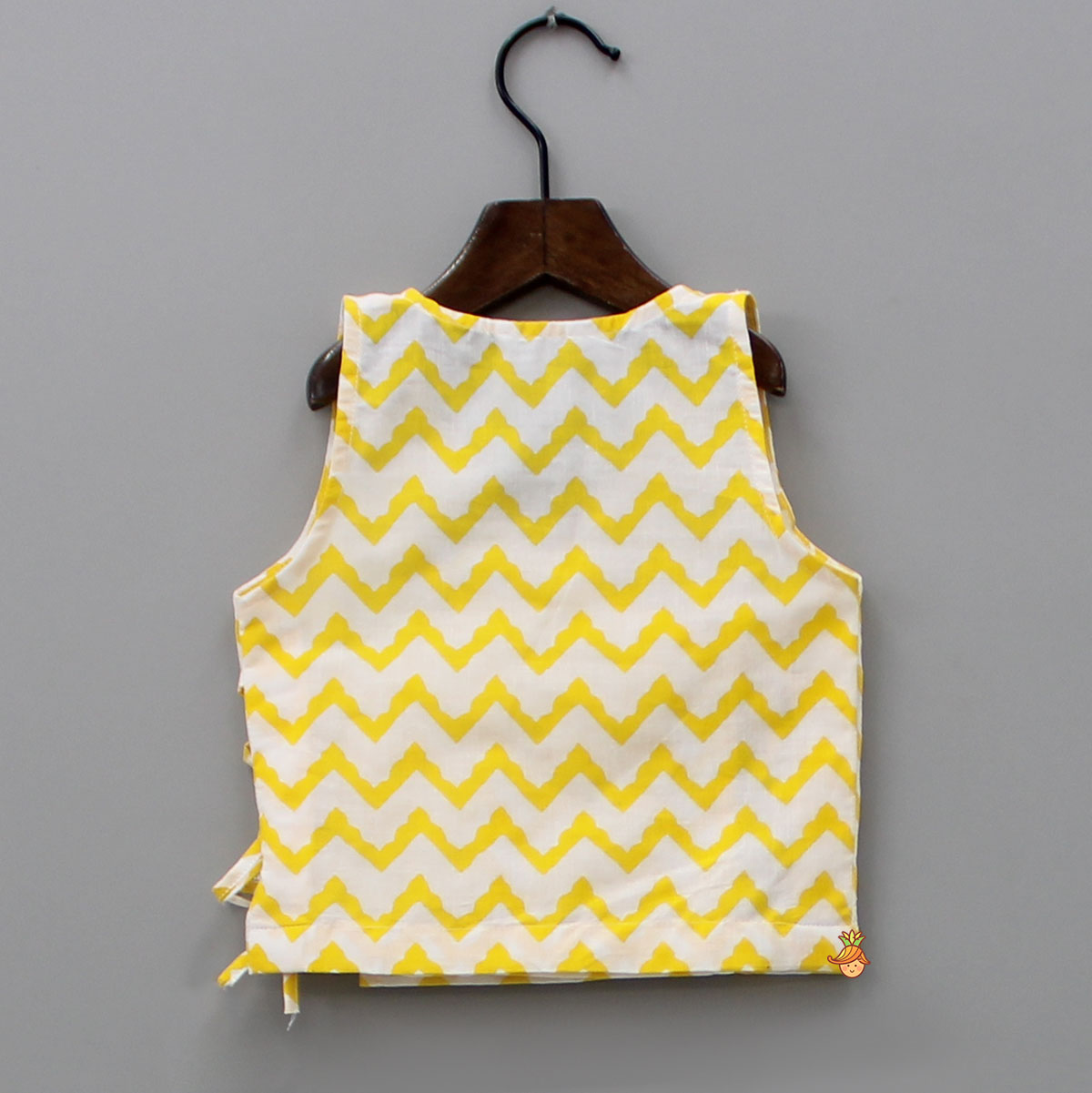 Chevron Printed Yellow and White Jhabla with Triple Side Knot