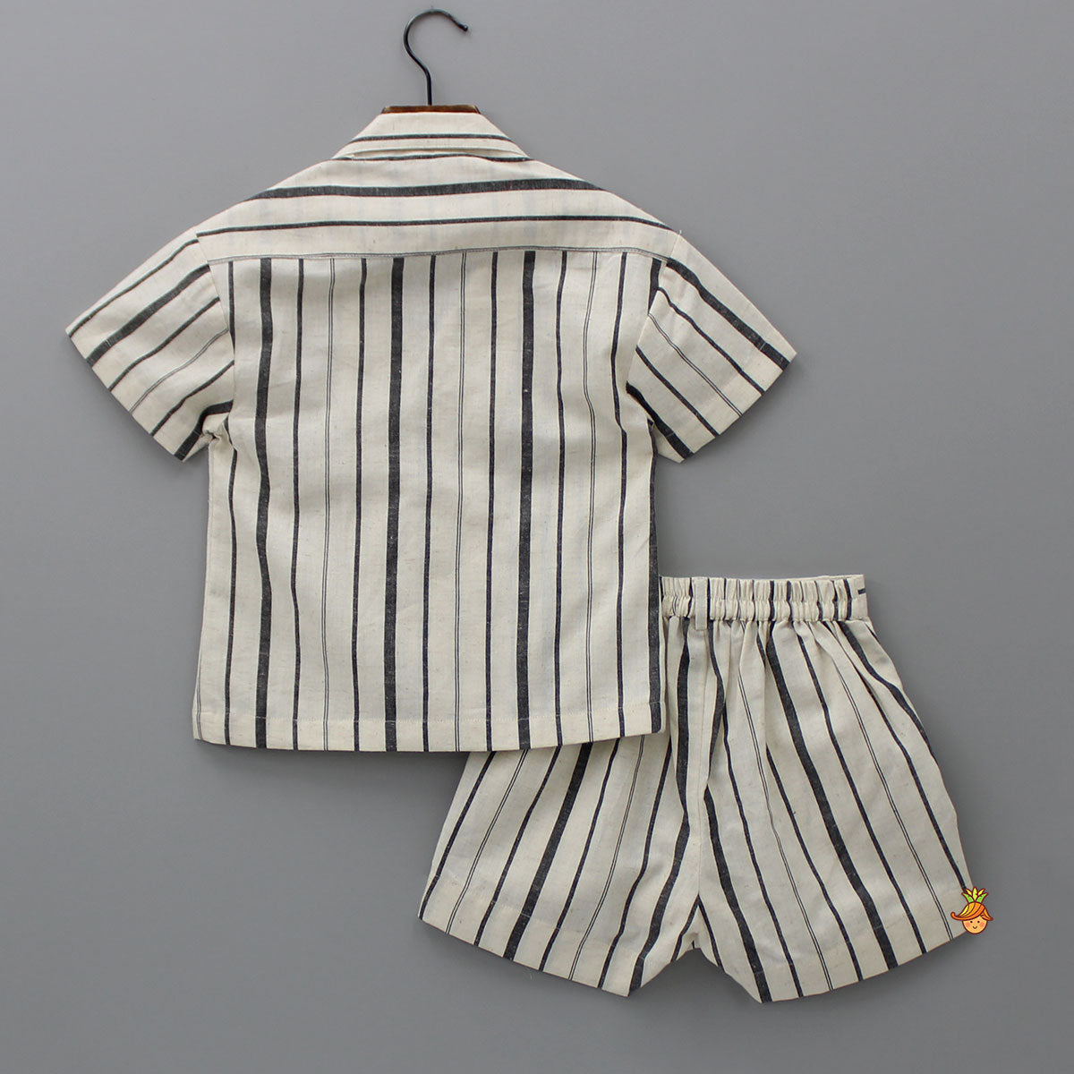 Black Stripe Printed Off White Shirt And Pockets Detail Shorts