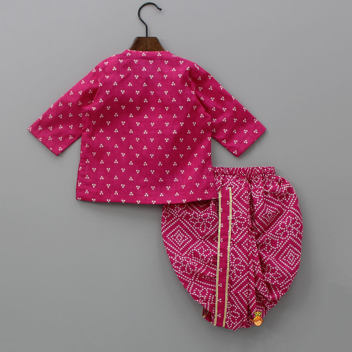 Pink Bandhani Printed Kurta And Dhoti With Cap And Booties