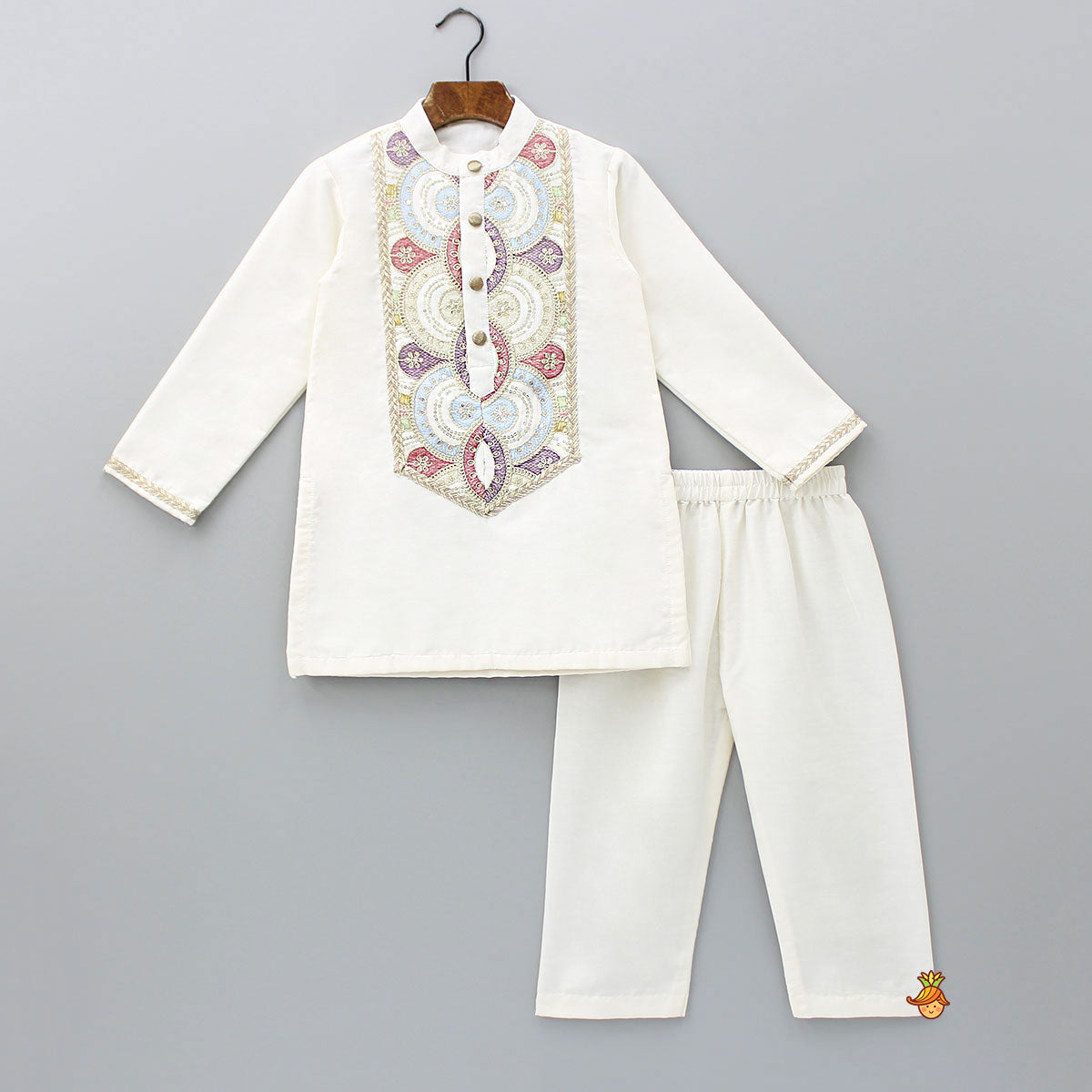 Embroidered Off White Kurta And Pyjama