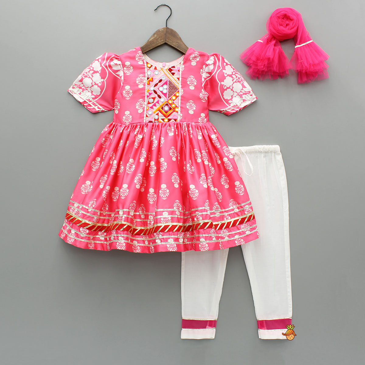 Floral Printed Kurti And Pant With Net Dupatta