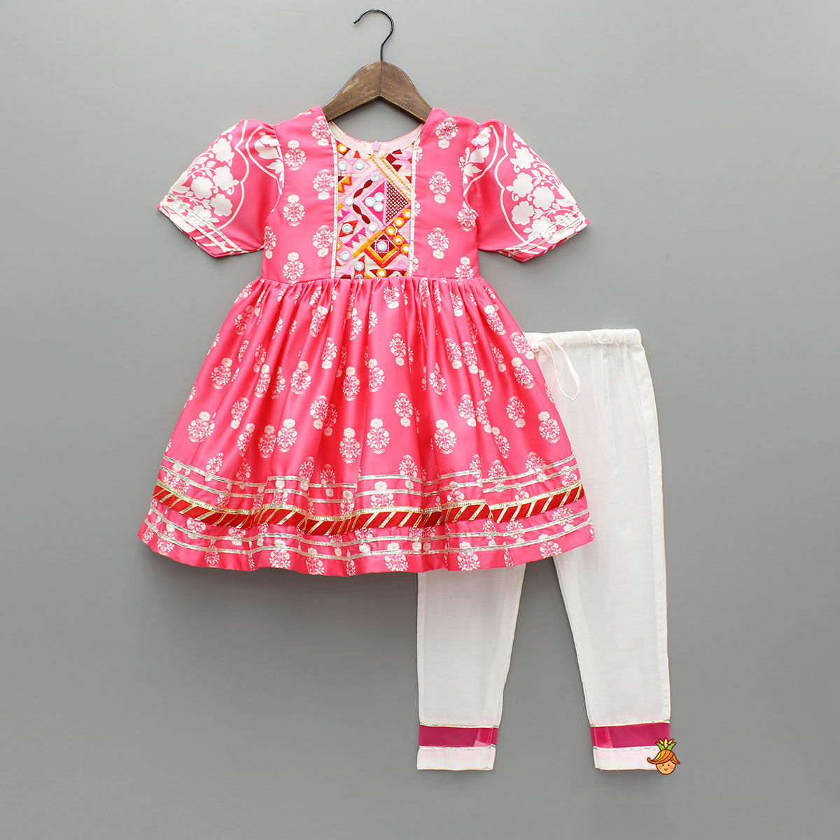 Floral Printed Kurti And Pant With Net Dupatta