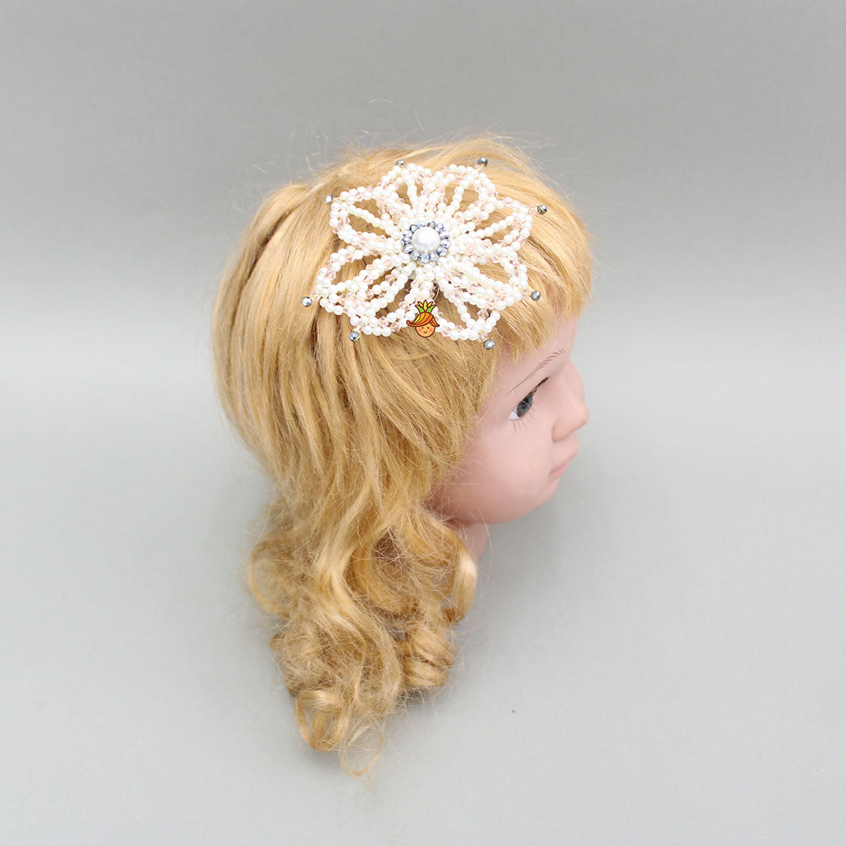 Pearl Flower Design And Studded Hairclip