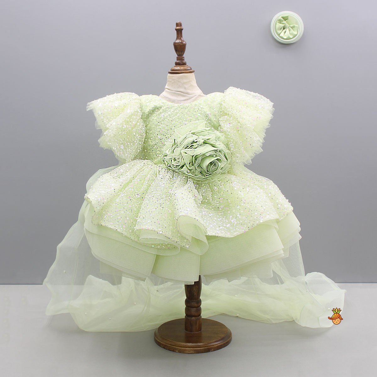 Green Sequin Embellished Dress Featuring Detachable Trail And Bow Paired With Swirled Bow Hairclip