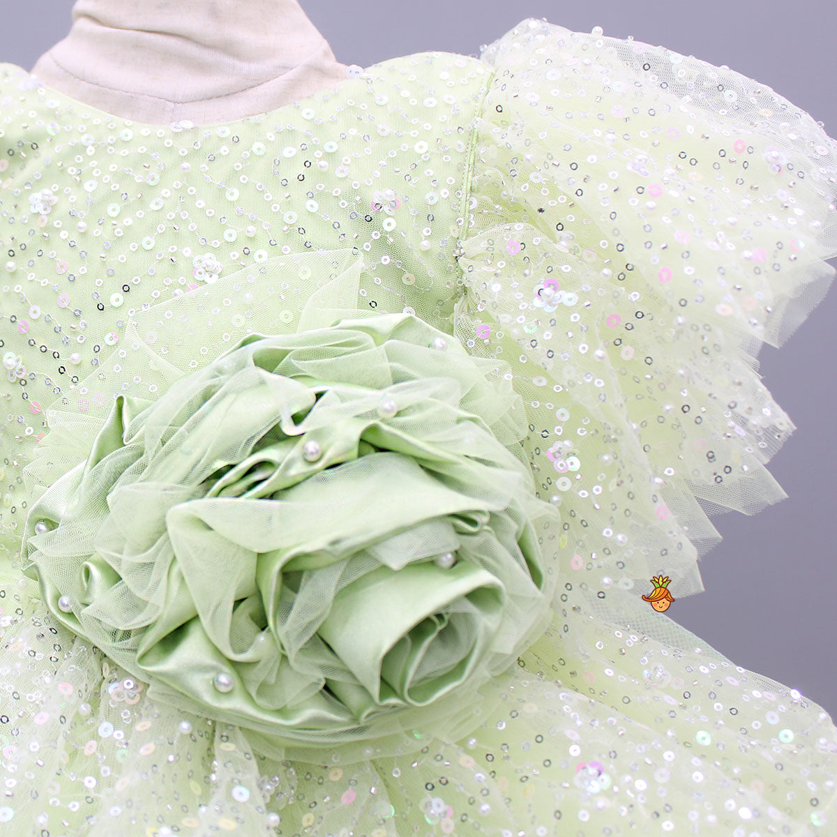 Green Sequin Embellished Dress Featuring Detachable Trail And Bow Paired With Swirled Bow Hairclip