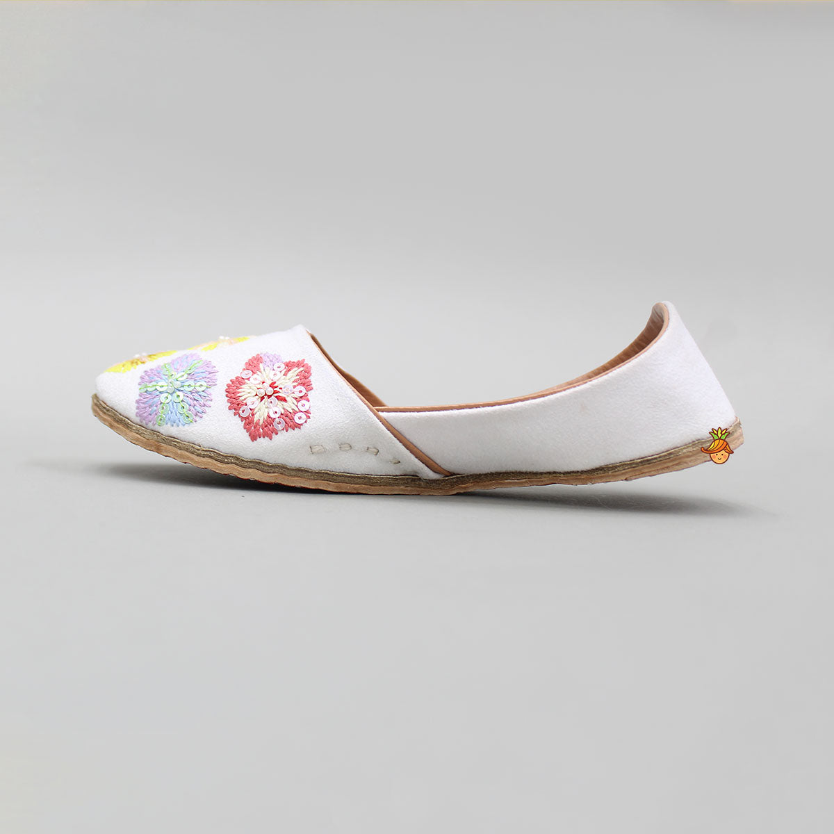 Multicolour Embroidered And Embellished Jutti